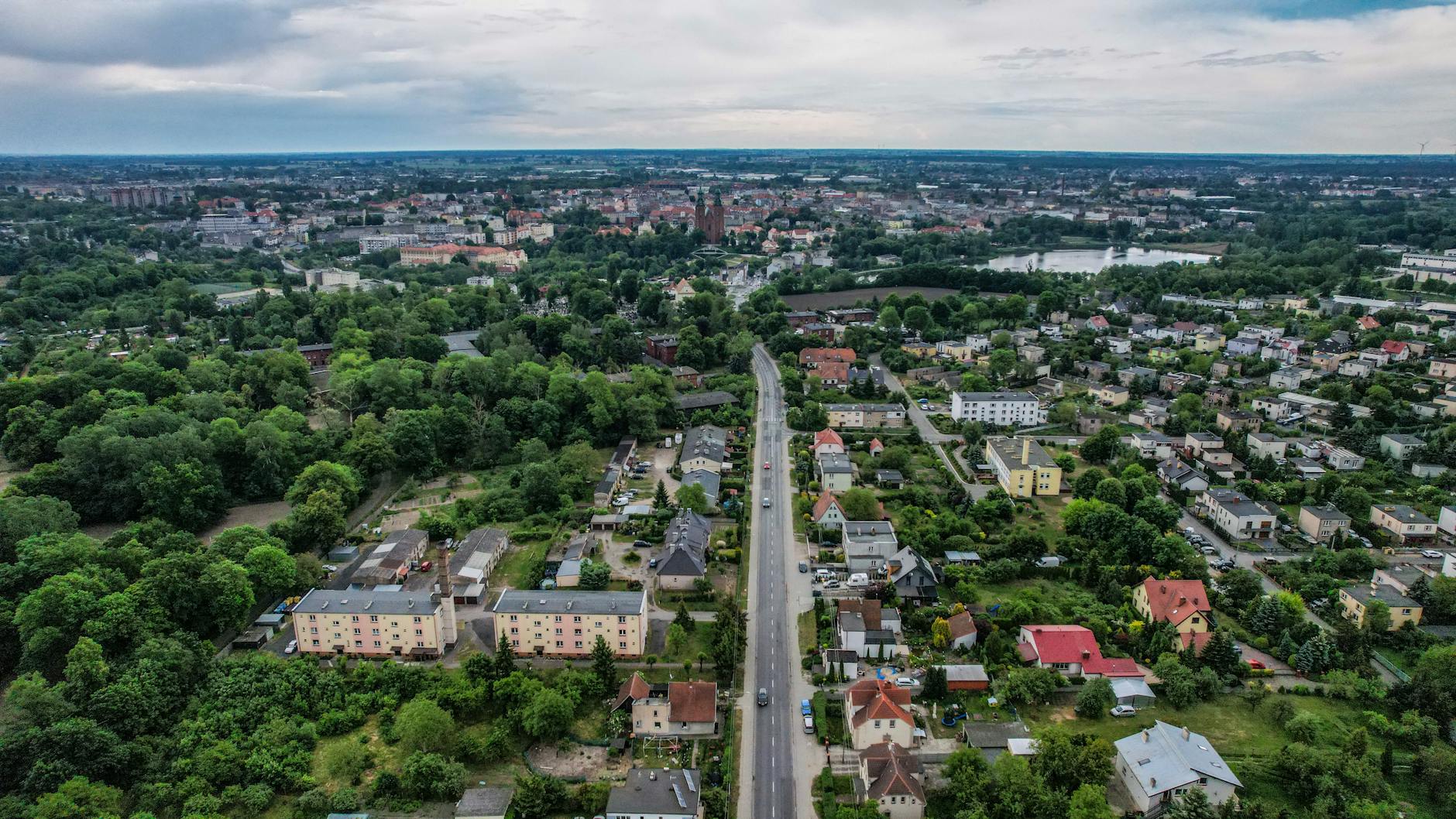 Panorama miasta Wąbrzeźno z jeziorem w tle